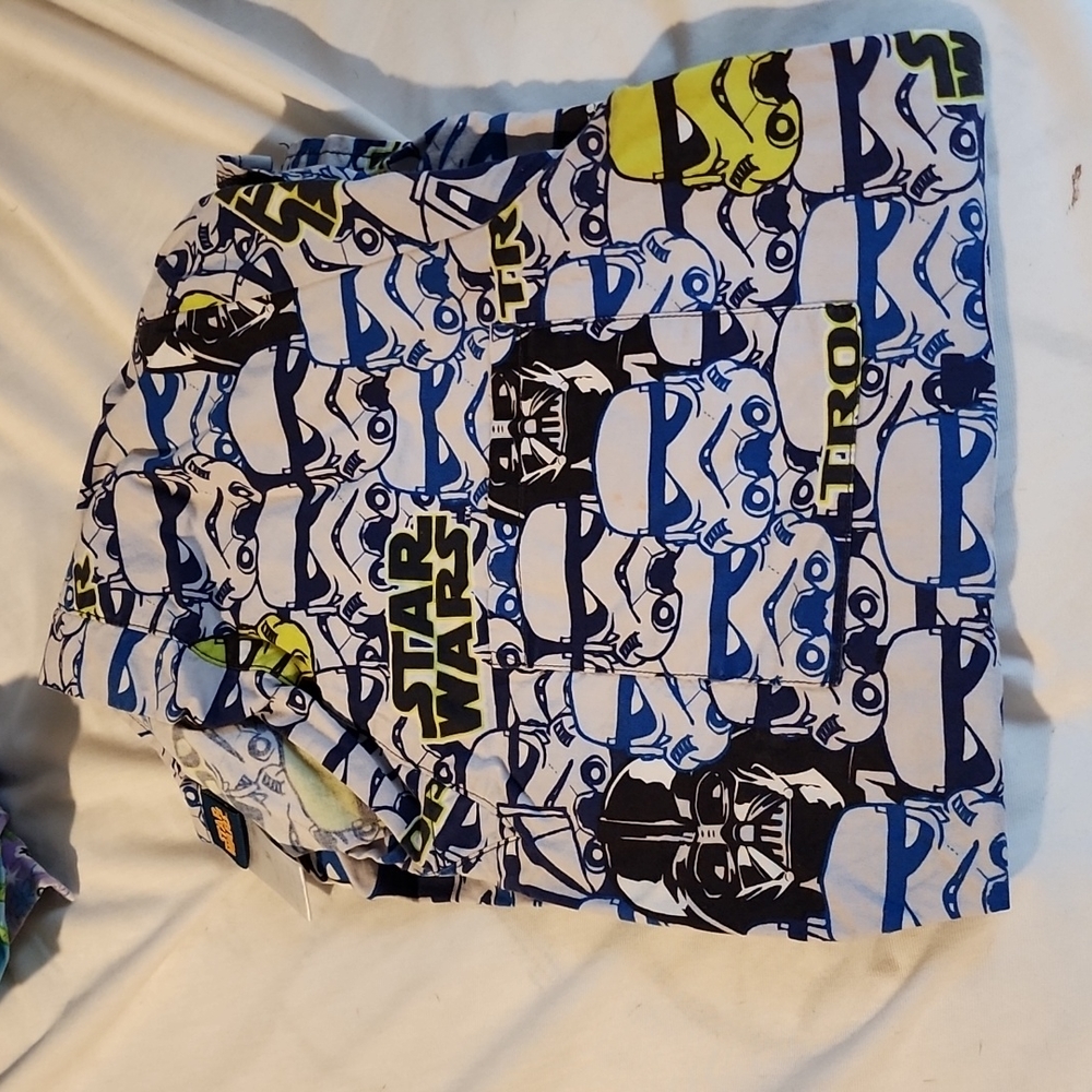 Star wars size M scrub top